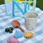 مجموعة ألعاب رمل-A set of sand toys